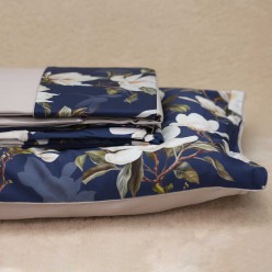 Completo letto in raso di cotone Made in Italy ispirato alle Magnolie