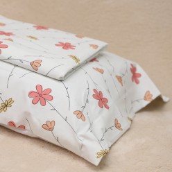Biancheria da letto per cameretta con fiori stilizzati - collezione Baby Era