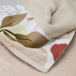 Asciugamani sartoriali Circe: foglie, fiori e sogni intrecciati