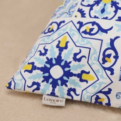 Cuscino arredo in stile maiolica mediterranea – Un tocco d’arte della linea Scilla