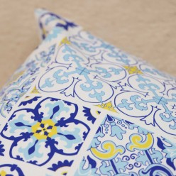 Cuscino arredo in stile maiolica mediterranea – Un tocco d’arte della linea Scilla
