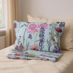 Completo letto matrimoniale linea Egea - giardino fiorito nei toni del blu, lilla e giallo