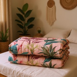 Trapuntino matrimoniale stile bohémien linea Zoe con fantasia botanica con foglie e fiori colorati