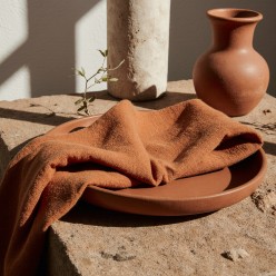 Segesta in tavola: tovaglioli artigianali in stoffa color terracotta