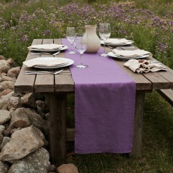 Collezione Ianthe: il runner glicine dallo stile romantico e provenzale