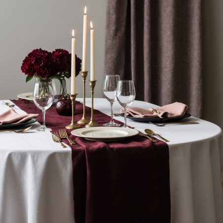 Eleganza senza tempo: runner da tavola bordeaux Collezione Fedra