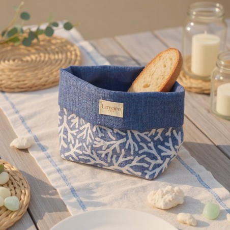 Cestino portapane con coralli bianchi su fondo celeste per un tocco marino sofisticato - Collezione Galene