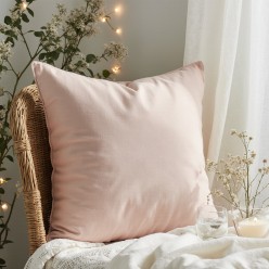 Cuscino arredo rosa cipria collezione Hera, raffinata e versatile