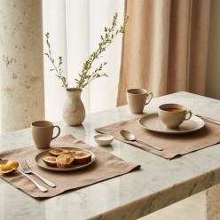 Calliope Collection: tovagliette americane tortora in cotone per una tavola elegante e minimal