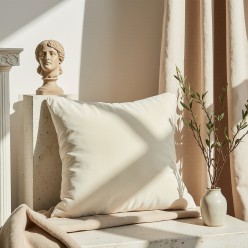 Cuscino in velluto panna collezione Aletheia