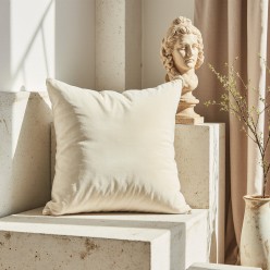 Cuscino in velluto panna collezione Aletheia