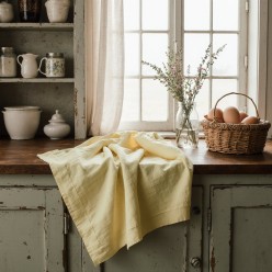 Un tocco di sole – Canovaccio giallo pastello linea Demetra