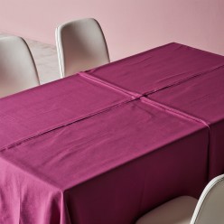 Adone – La tovaglia fucsia che accende la tavola con carattere e fascino