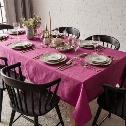 Adone – La tovaglia fucsia che accende la tavola con carattere e fascino
