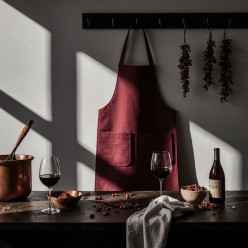 Grembiule bordeaux Fedra: eleganza silenziosa e calore senza tempo