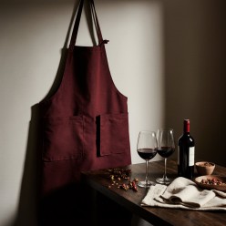 Grembiule bordeaux Fedra: eleganza silenziosa e calore senza tempo
