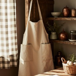 Grembiule ecrù 100% cotone Eunomia: armonia, essenzialità e grazia in cucina