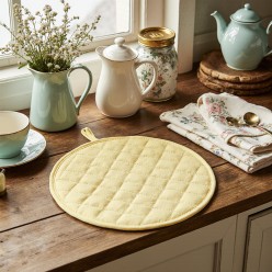 Presina giallo pastello in cotone fatto a mano – Delicata luce con la collezione Demetra