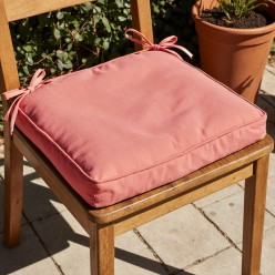 Rosa terracotta e comfort divino: il cuscino coprisedie Afrodite che arreda con amore