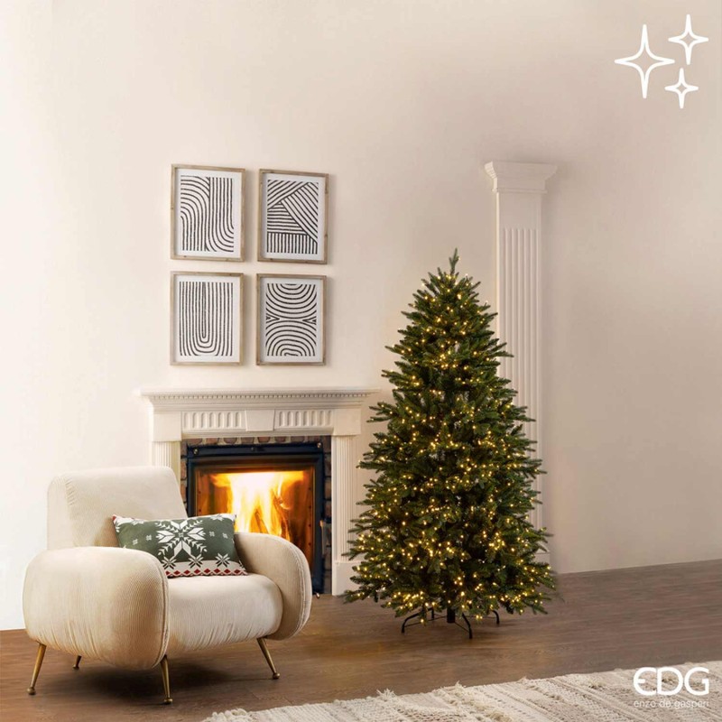 Pino Cristallo 180 cm di Enzo De Gasperi: 1500 LED caldi, realismo, sicurezza e design per un Natale luminoso, elegante Pino Cristallo 180 cm di Enzo De Gasperi: 1500 LED caldi, realismo, sicurezza e design per un Natale luminoso, elegante