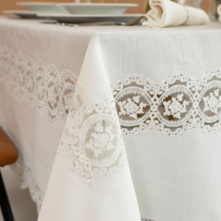 Elisia, il servizio da tavola in lino e pizzo per il tuo corredo