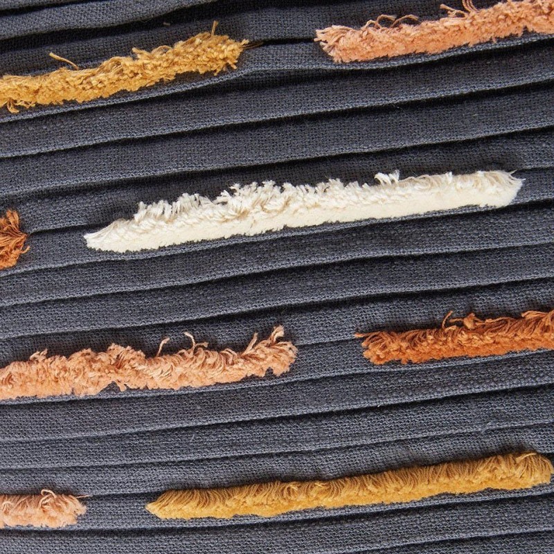 Cuscino geometrico in cotone con dettagli ricamati e texture a rilievo dettaglio Cuscino geometrico in cotone con dettagli ricamati e texture a rilievo dettaglio