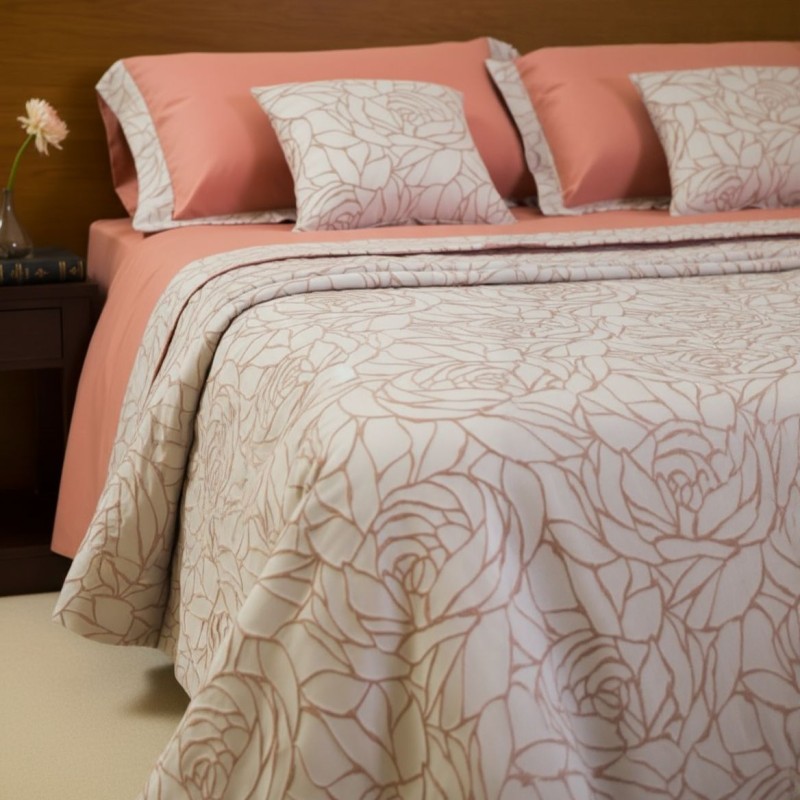 Eleganza in rilievo Made in Italy - Copriletto floreale con rose