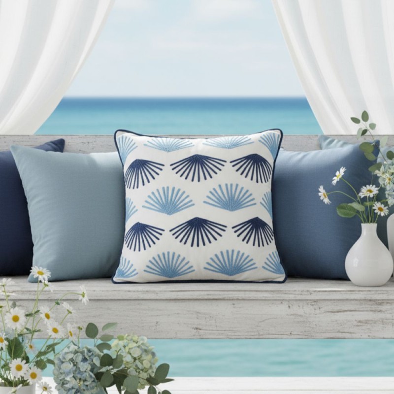 Cuscino decorativo tema mare con ricamo a ventaglio Bianco e blu notte lemoire home Cuscino decorativo tema mare con ricamo a ventaglio Bianco e blu notte lemoire home