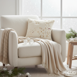 Natale in salotto - Cuscino effetto peluche natalizio in bianco con ricami oro