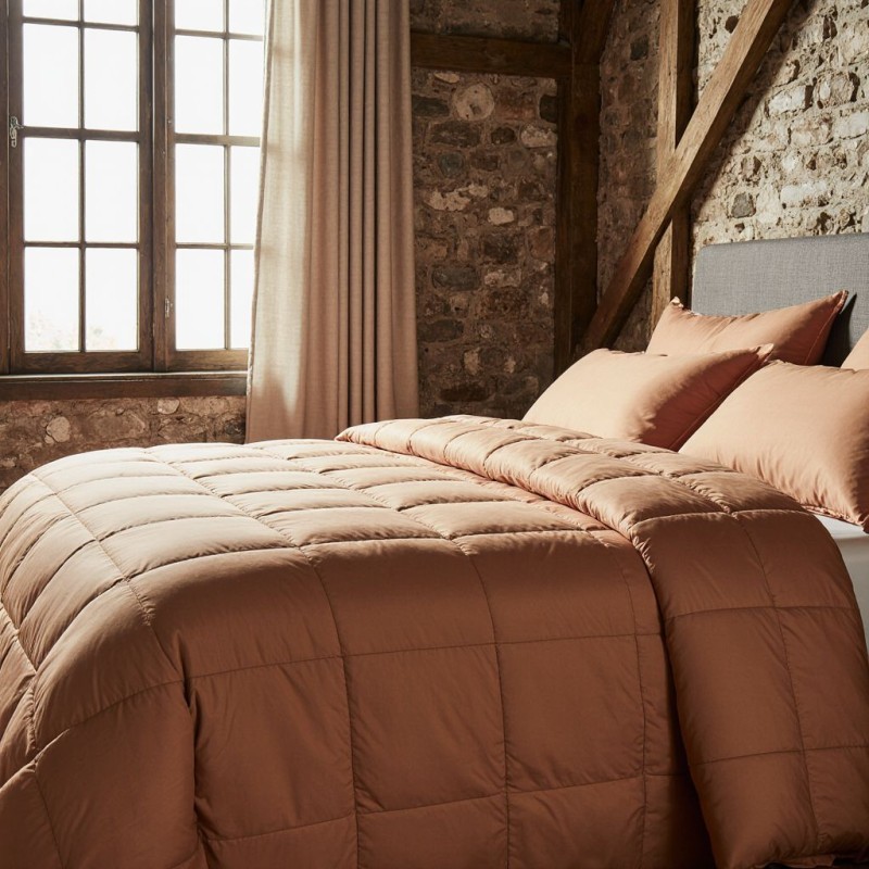 Trapunta Urania per letto matrimoniale in raso di cotone terracotta